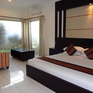 Studio Lit King-Size